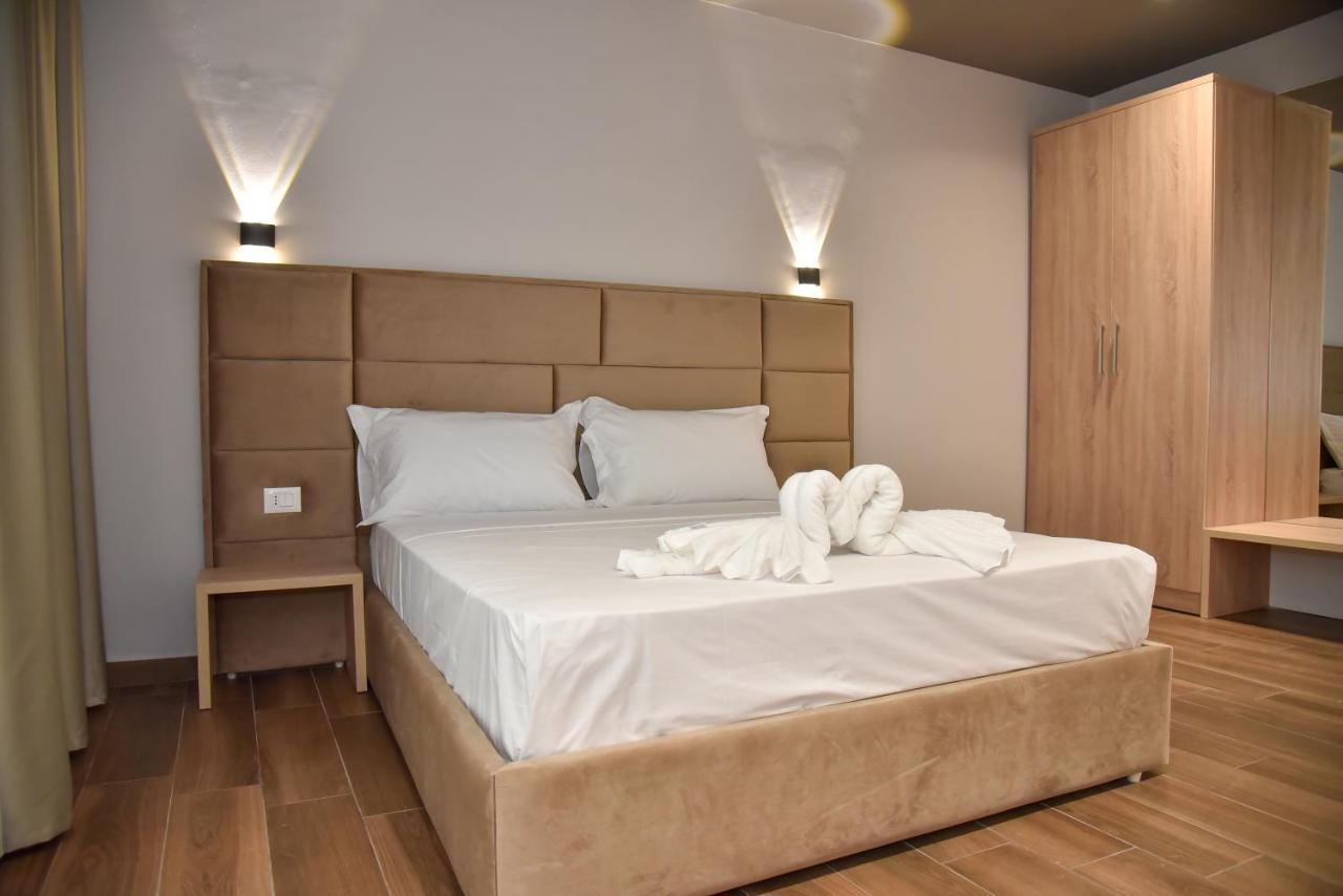 Hotel Lubjana Durrës Exteriör bild
