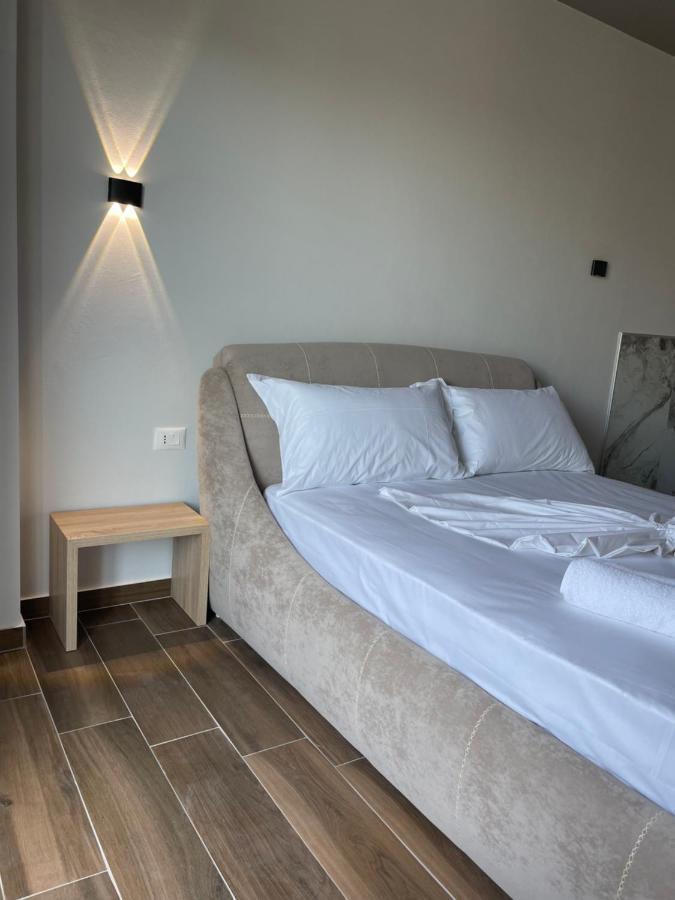 Hotel Lubjana Durrës Exteriör bild