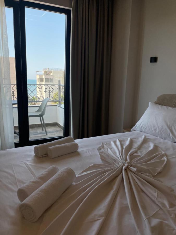 Hotel Lubjana Durrës Exteriör bild